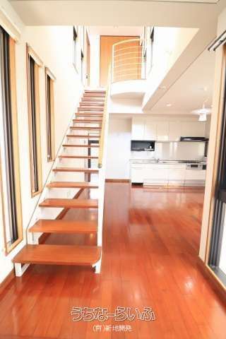 Pet-Friendly 3LDK Maisonette Apartment for Rent in Naha Omoromachi - Thumbnail 4