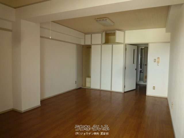 1K Apartment for Rent in Ginowan, Okinawa - Haitsu Yu Unit 401 - Thumbnail 2