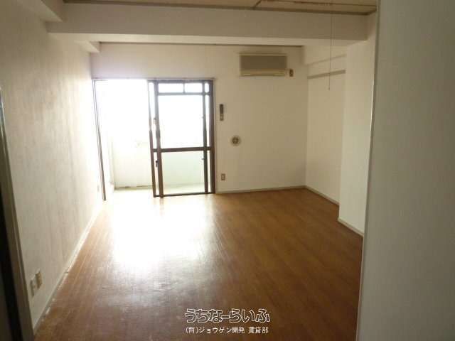 1K Apartment for Rent in Ginowan, Okinawa - Haitsu Yu Unit 401 - Thumbnail 3