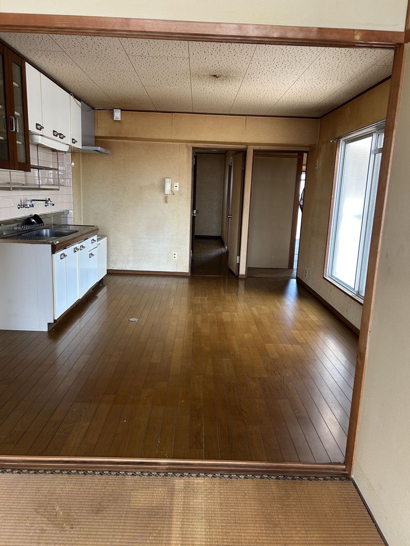 4LDK Corner Apartment in Kitakyushu with Balcony & Pet Negotiation - Thumbnail 2