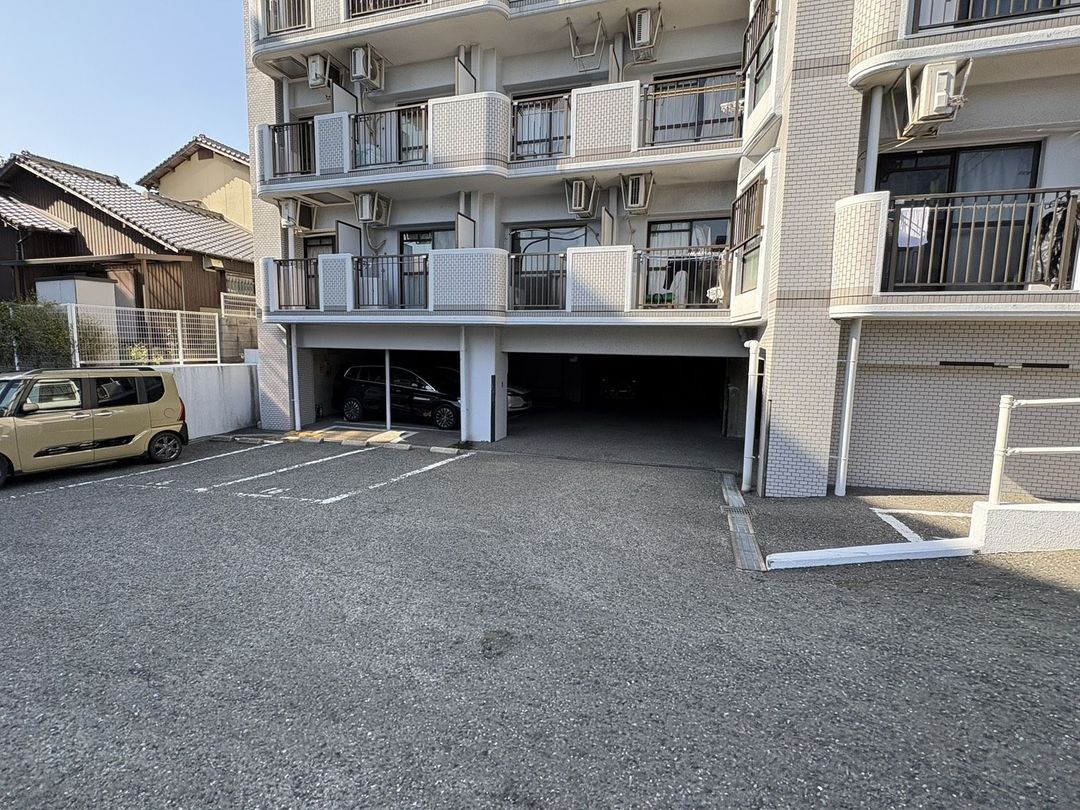 Tenanted 1K Apartment for Sale Near Abe Mountain Park Station, Kitakyushu - Thumbnail 4