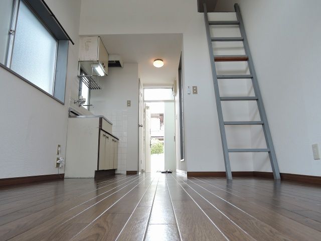 White Heights Hiyoshidai 101 Rental Apartment in Kitakyushu - Thumbnail 3