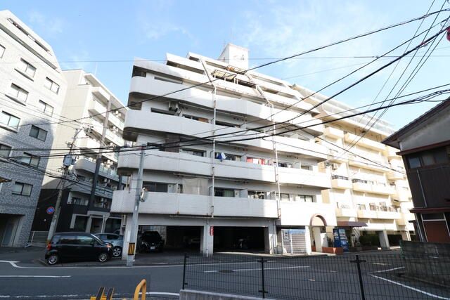 Studio Apartment with Dual Balcony & Parking in Kitakyushu - Thumbnail 2