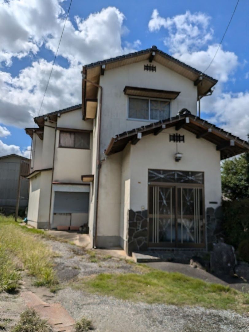 7DK House for Sale in Kama City, Fukuoka - 1.8 Million Yen - Thumbnail 2