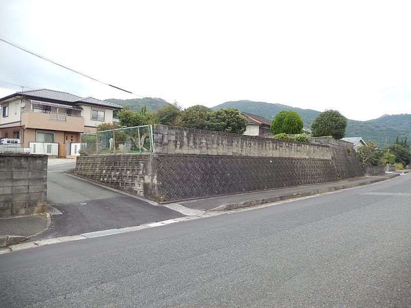 Land for Sale in Kitakyushu: 614 sqm Parcels in Yahata Nishi Ward - Thumbnail 3