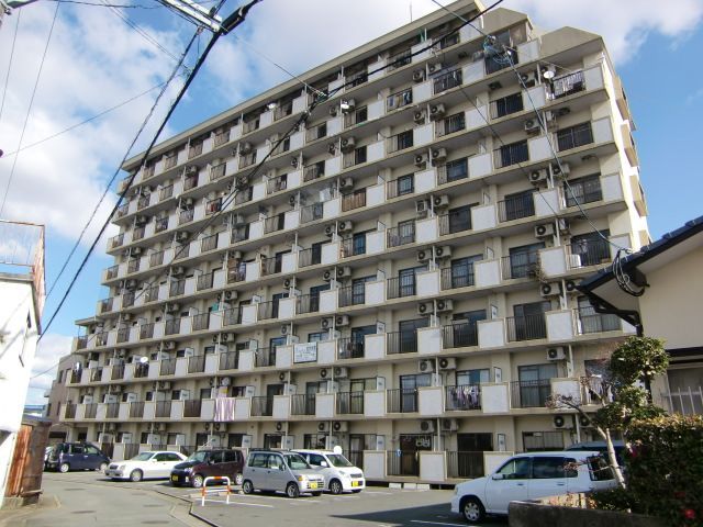 Toyokuni Sky Mansion Kokubumachi 710 Apartment for Rent in Kurume - Image 1