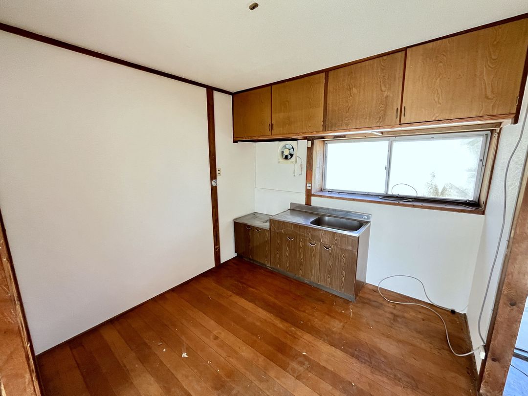 Rent 2DK Apartment near Kokuraminami Station, Kitakyushu - Thumbnail 2