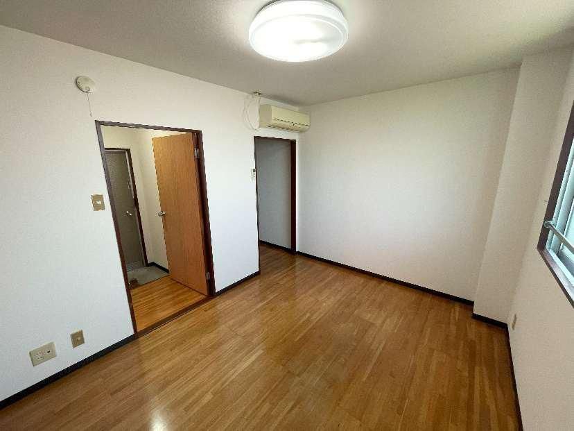 1K Apartment for Rent in Kitakyushu, Near Edamitsu Station - Thumbnail 2