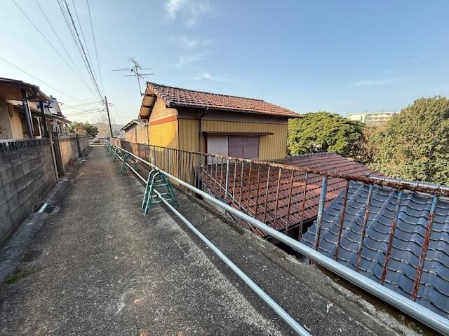 5K Detached House on 220.9 sqm Land in Kitakyushu's Kokurakita Ward - Thumbnail 2