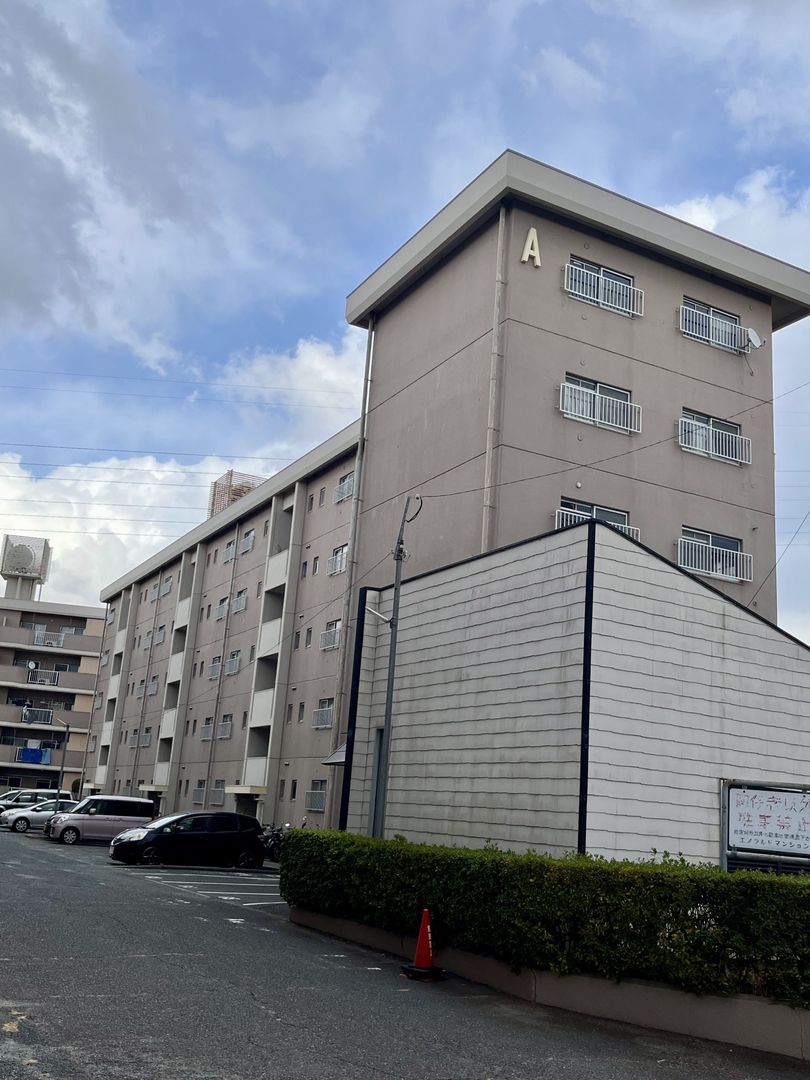 3LDK Apartment for Sale in Kitakyushu with Private Garden - Thumbnail 2