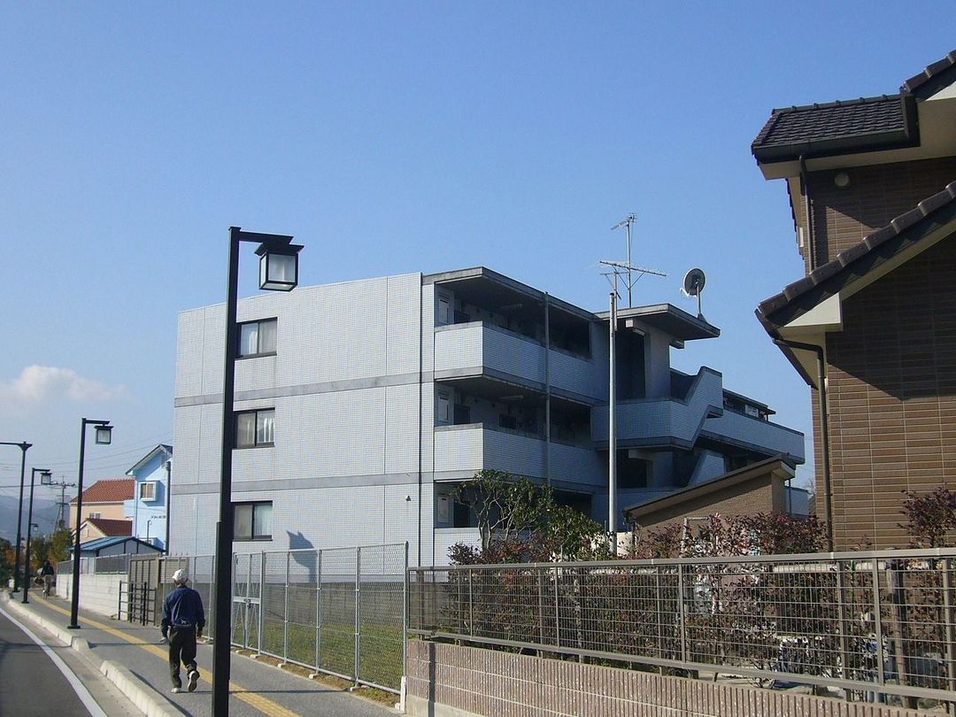 Royal Court Dazaifu 1K Apartment for Sale Near Nishitetsu Futsukaichi Station - Thumbnail 2