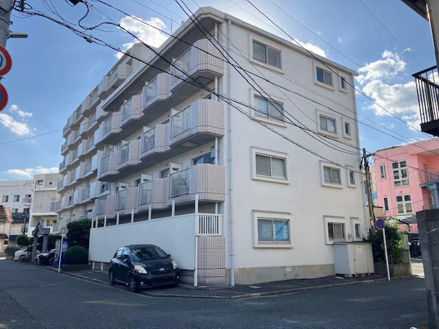 4LDK Apartment for Sale in Kitakyushu's Emerald Town Honjo - Thumbnail 2