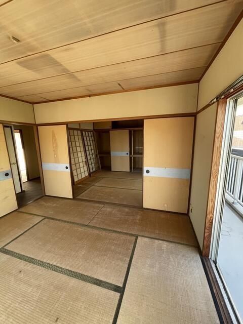 4LDK Maisonette Apartment for Sale in Kitakyushu's Tobata Ward - Thumbnail 2