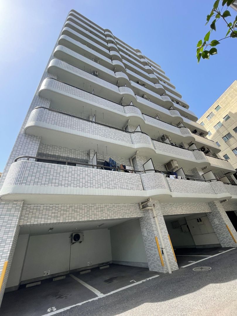 Lions Mansion Kokura Station South No. 3 Apartment for Sale - Thumbnail 2