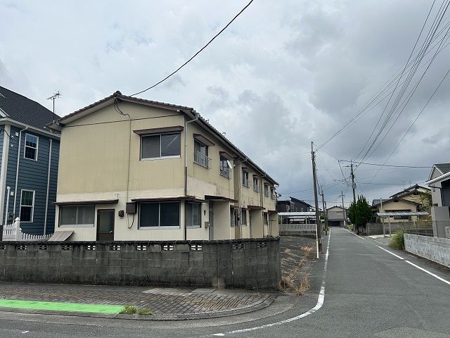 Omuta 6-Unit Apartment Building for Sale on Corner Lot - Thumbnail 2