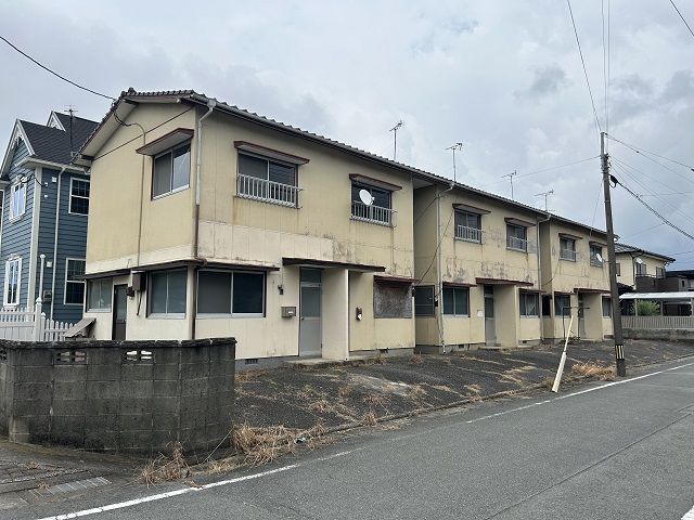 Omuta 6-Unit Apartment Building for Sale on Corner Lot - Thumbnail 3