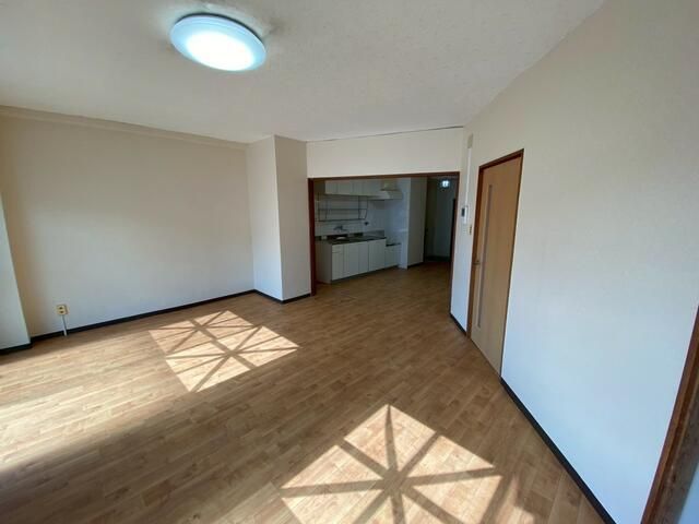 2LDK Apartment in Kitakyushu - ¥3 Million - Thumbnail 3