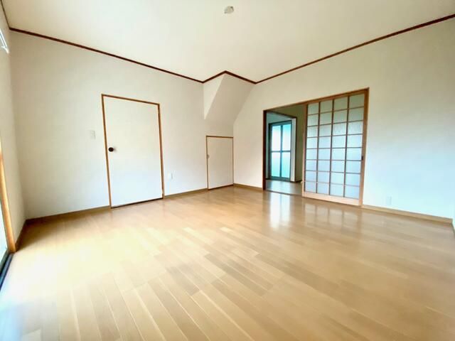 2-Unit Apartment Building for Sale in Kitakyushu's Kokurakita Ward - Thumbnail 3