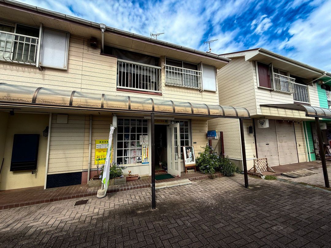 Fully Occupied Shop & Residence for Sale Near JR Higashi-Fukuma Station - Thumbnail 3