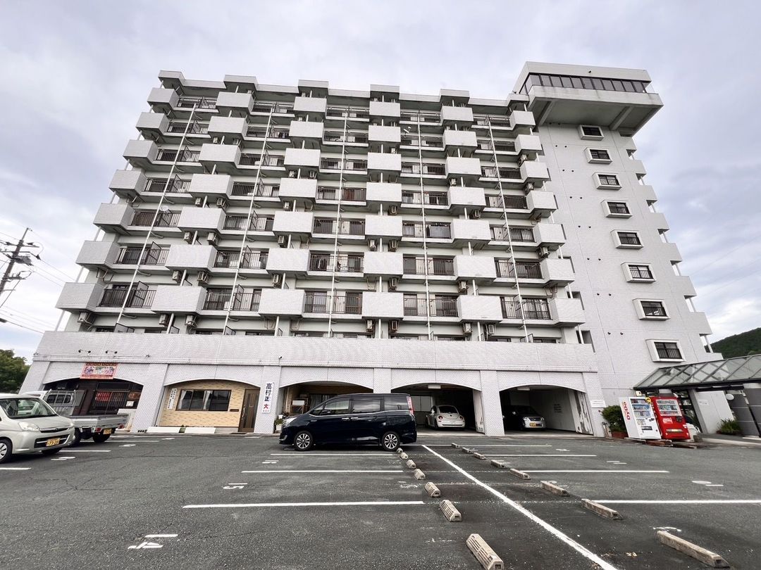 White Palace Yamaguchi 2 Studio Apartment for Rent - Thumbnail 2