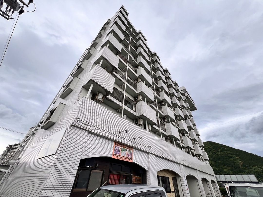 White Palace Yamaguchi 2 Studio Apartment for Rent - Image 1