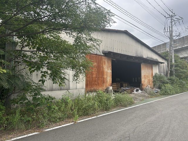 Warehouse with Hoist Crane for Sale Near Shin-Omuta Station - Thumbnail 2