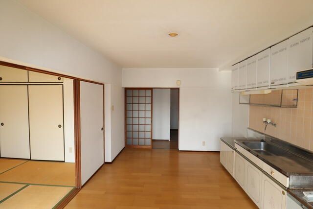 3DK Apartment for Sale in Iizuka, Fukuoka with Private Garden - Thumbnail 2