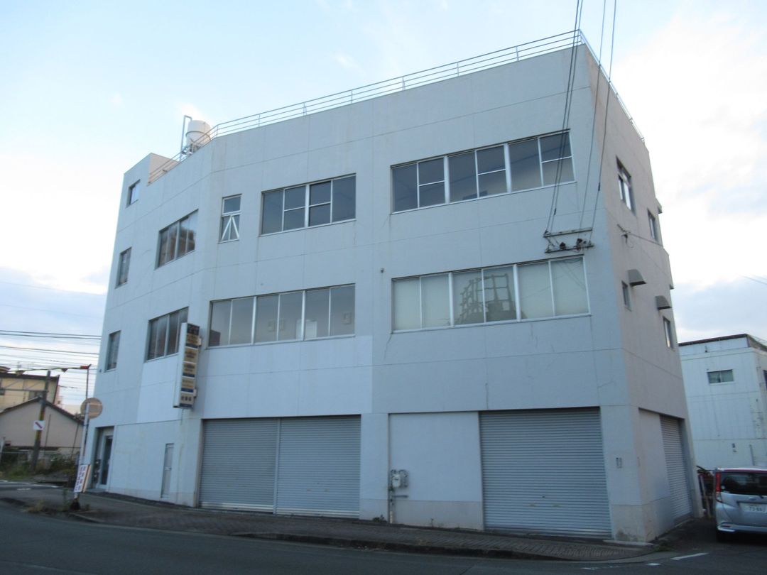 Commercial Building with Offices and Residence for Sale in Omuta - Thumbnail 2