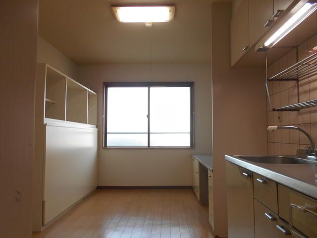 1K Apartment for Rent in Omuta City, Fukuoka - Lavieen Rose - Thumbnail 3