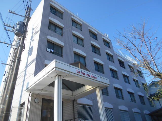 1K Apartment for Rent in Omuta City, Fukuoka - Lavieen Rose - Image 1