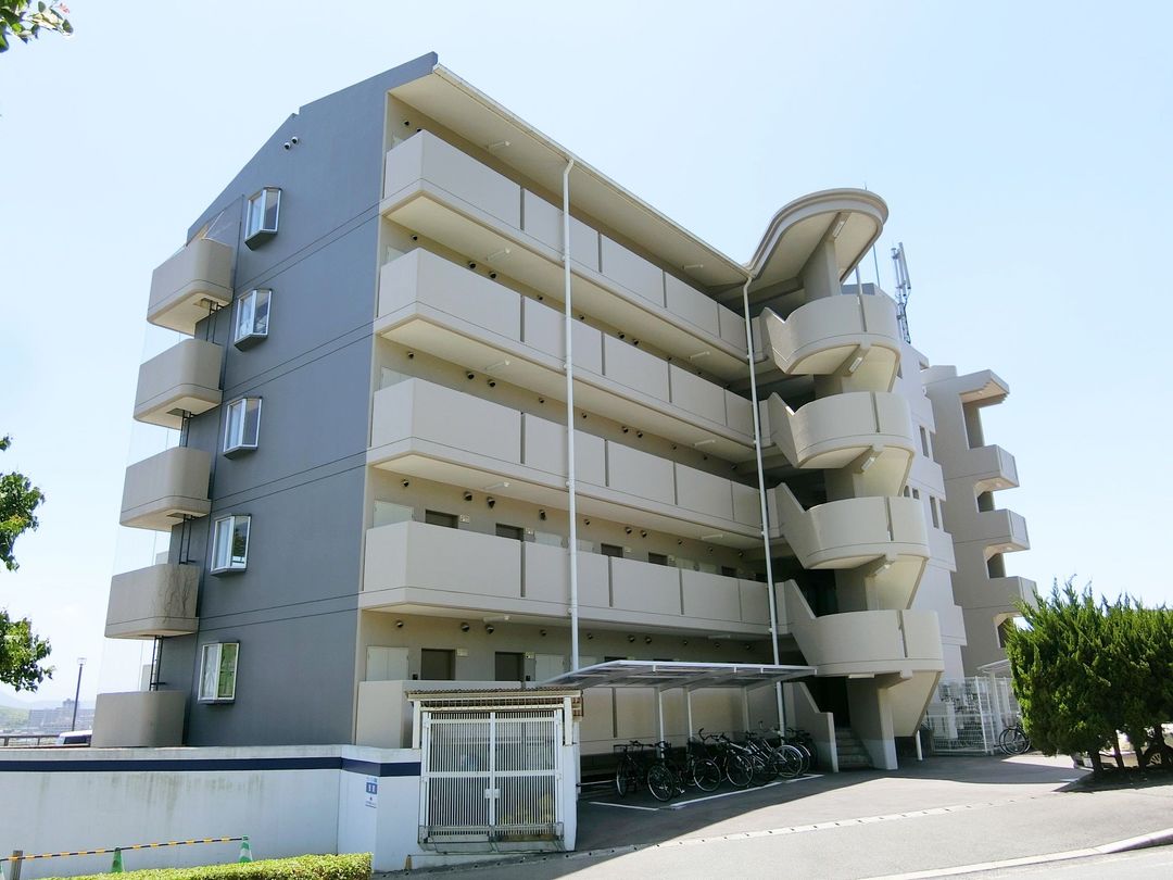 Sunny Palace Iizuka 1R Apartment for Rent in Fukuoka - Thumbnail 2
