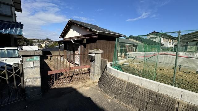 1965 Traditional House on Large Plot in Kitakyushu's Shinozaki - Thumbnail 2
