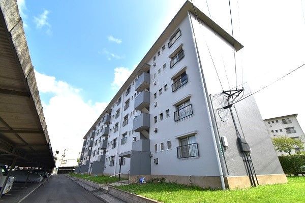 3DK Apartment for Sale in Tokuriku Danchi, Kitakyushu - Thumbnail 2