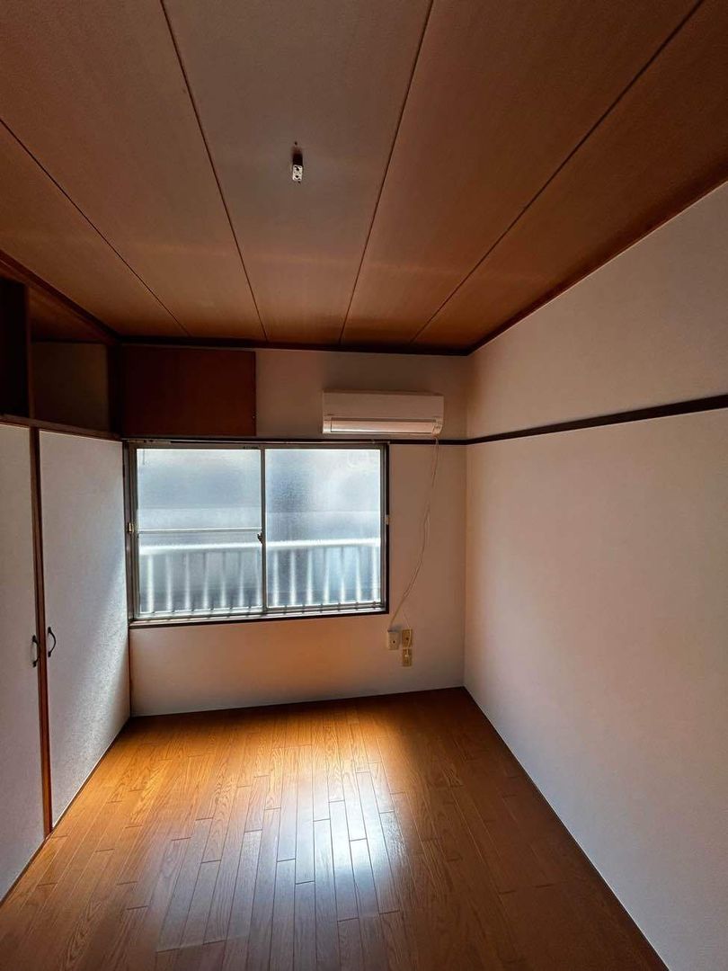 1K Apartment for Rent in Kitakyushu with 6-Month 9,000 Yen Offer - Thumbnail 2