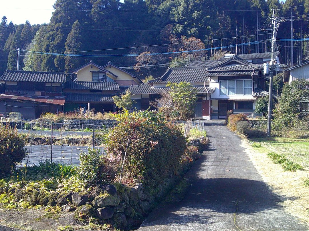 Historic 6DK Wooden House with Farmland in Fukuoka - Image 1