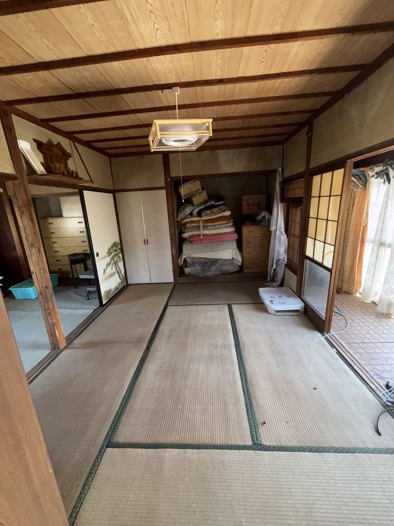 Spacious 4DK Wooden House for Sale in Kurume's Tanushimaru - Thumbnail 3