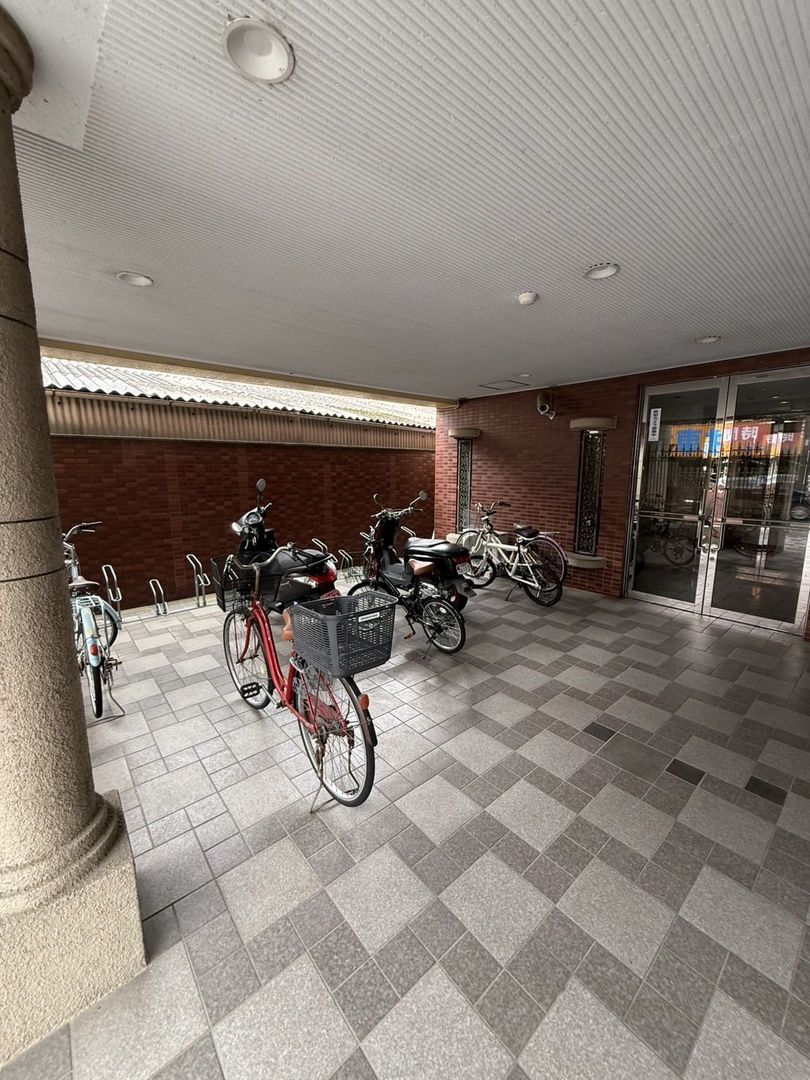 1K Apartment for Sale in Kurume, Fukuoka - South-Facing Corner Unit - Thumbnail 2