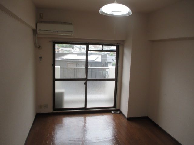 White Palace Moji Port 201 Apartment for Rent in Kitakyushu - Thumbnail 4