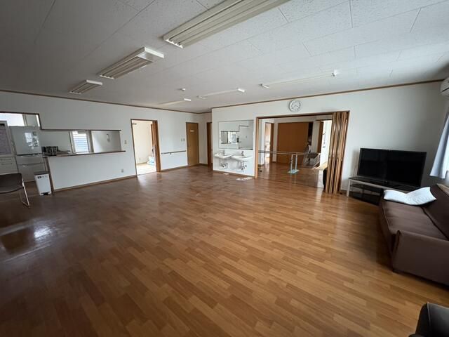 Former Day Service Facility for Sale in Kitakyushu Moji Ward - Thumbnail 2