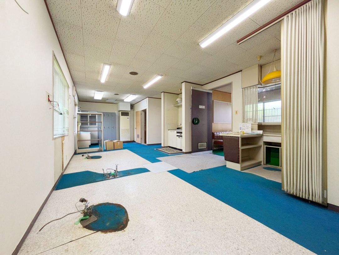 Nogata City Commercial Building for Sale with Parking for 3+ Cars - Thumbnail 4