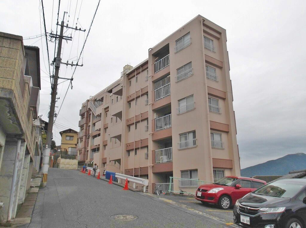 Emerald Heights Makiyama 102: 3LDK Apartment for Sale in Kitakyushu - Thumbnail 4
