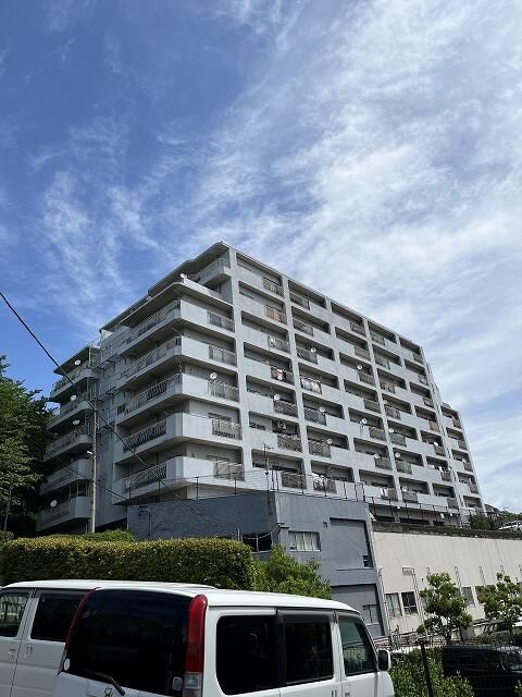 Ookura Grand Heights 2LDK Apartment for Sale in Kitakyushu - Thumbnail 2