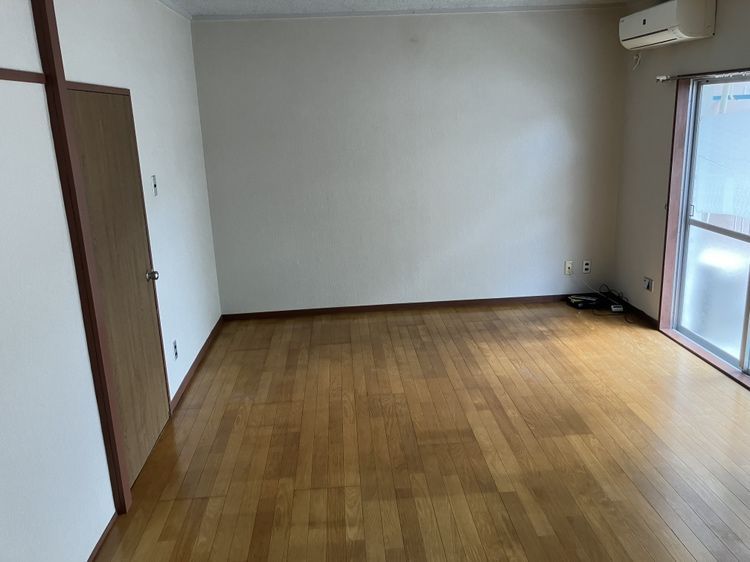 Spacious 2DK Apartment in Nagasaki's Yayoi-ga-oka Mansion Near Sofukuji - Thumbnail 2