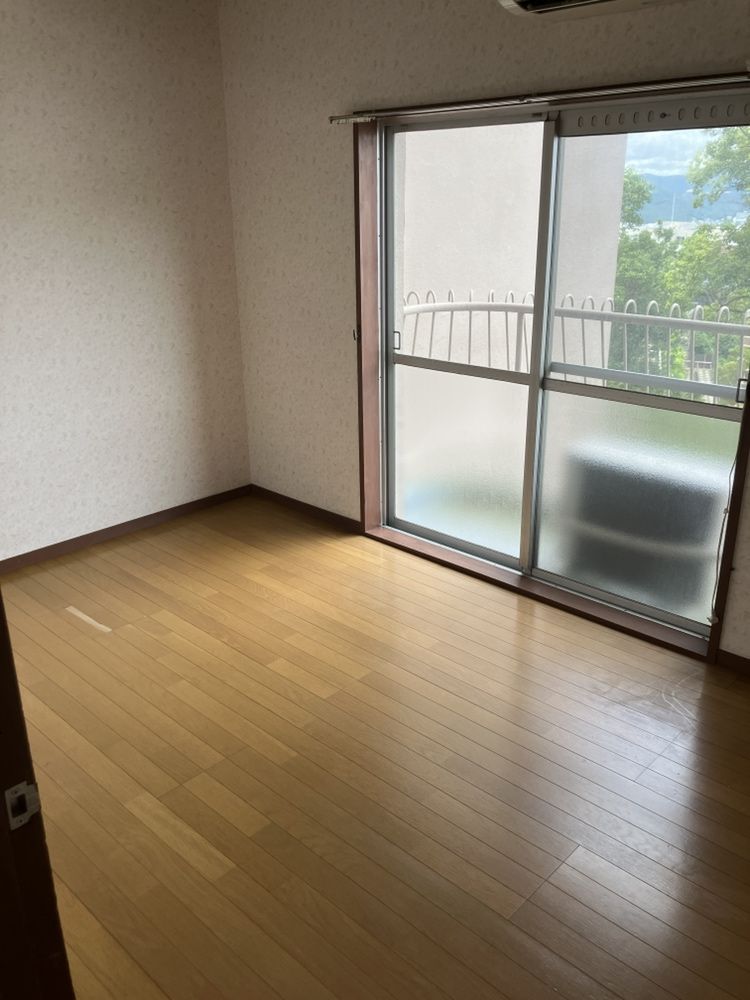Spacious 2DK Apartment in Nagasaki's Yayoi-ga-oka Mansion Near Sofukuji - Thumbnail 4