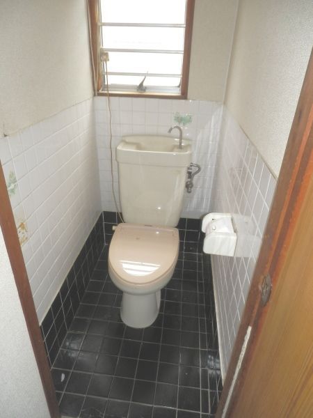Shop-Attached House for Sale in Kitakyushu, Fukuoka - 2SDK - Thumbnail 2