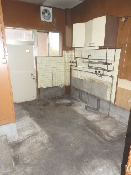 Shop-Attached House for Sale in Kitakyushu, Fukuoka - 2SDK - Thumbnail 3