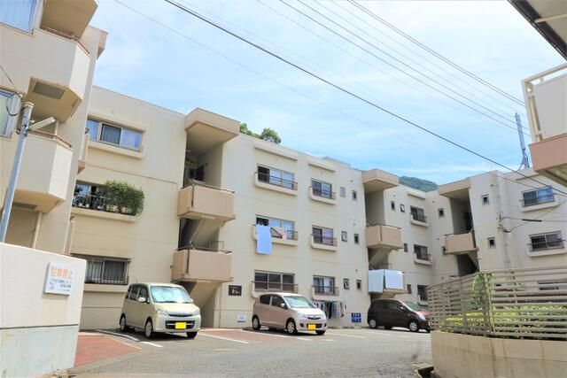 2DK Corner Apartment for Sale in Kitakyushu's Kokurakita Ward - Thumbnail 2
