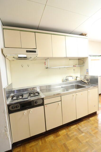 2DK Corner Apartment for Sale in Kitakyushu's Kokurakita Ward - Thumbnail 4