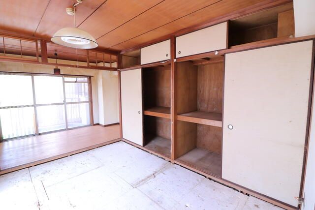 2DK Corner Apartment for Sale in Kitakyushu's Kokurakita Ward - Thumbnail 3