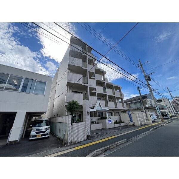 1K Apartment for Rent near Suizenji Station, Kumamoto - Thumbnail 2